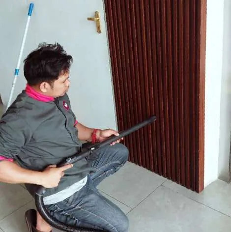 Pembersihan interior ruangan